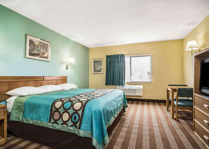 Super 8 By Wyndham Osseo Wi